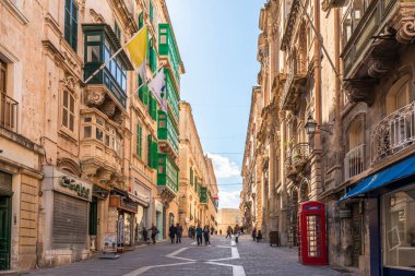Valletta 'daki ana alışveriş caddesi, Malta adası.