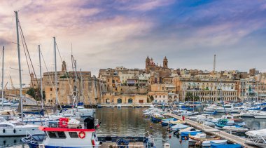 Valletta yakınlarında Vittoriosa, Malta adasının başkenti.