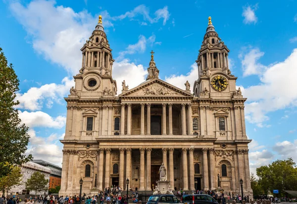 Huvudfasaden Saint Paul Cathedral Och Queen Anne Staty London England — Stockfoto