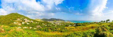 Karayipler 'deki Saint Martin adasındaki Orient Körfezi Panoraması