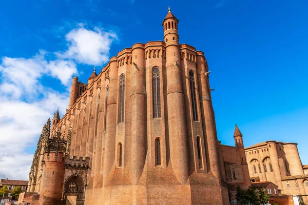 Albi 'deki Sainte Cecile katedralinin arkasında, Sainte Cecile meydanından, Tarn' da, Occitanie, Fransa