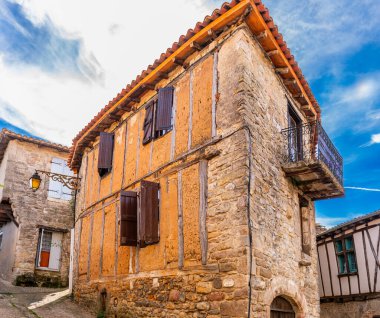 Orta çağ köyü Penne 'de, Tarn' da, Occitanie 'de, Fransa' da tipik bir ev.