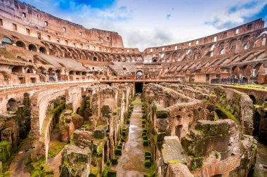 Lazio, İtalya 'daki Roma' daki Kolezyumun İçi