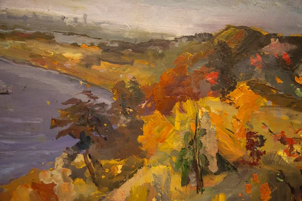 絵のように美しい秋の風景の断片は あなたが地平線に行く銀行や川を見ることができる川の高岸に作られています — ストック写真