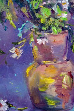 Kil bir saksının içinde mavi bir arka planda renkli kır çiçekleri var. Resimli hayat petrolden yapılmıştır.