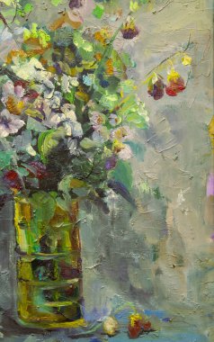 Yağlı boyalarla yapılan resim gibi hayat, içinde güzel bir buket yaban çiçeği olan cam bir vazoyu tasvir ediyor. Renklerin ahenkli bir kombinasyonu yaz havasını taşır..