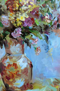 Resimli natürmortun bir parçası, yağlı boyalarla yapılmış, güzel bir buket yabani çiçekle dolu bir kil sürahisini tasvir ediyor. Renklerin ahenkli bir kombinasyonu yaz havasını taşır..