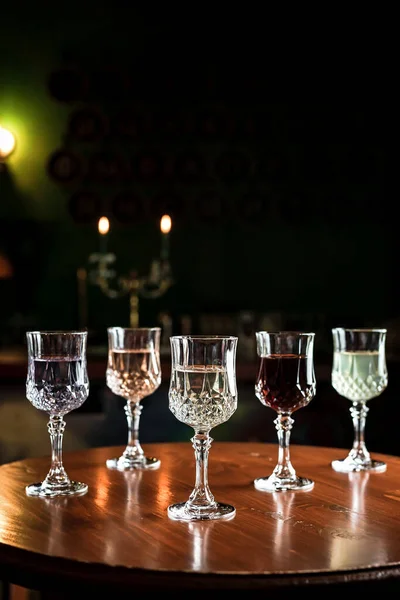 Diferentes Tipos Bebidas Copas Cóctel Vintage Bar — Foto de Stock