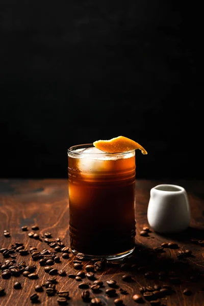 Espresso Tonic Med Apelsinjuice Ett Highball Glas Med Issfärer Utsmyckade — Stockfoto