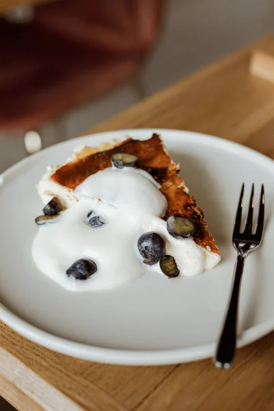 San Sebastian Basque Cheesecake Blueberry Vanilla Cream White Plate Dessert — Stock Photo, Image