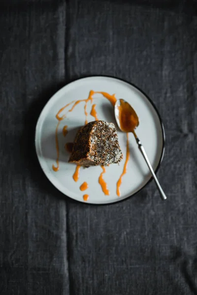 Slice Poppy Seed Bundt Cake Plate Served Salted Caramel — Fotografia de Stock