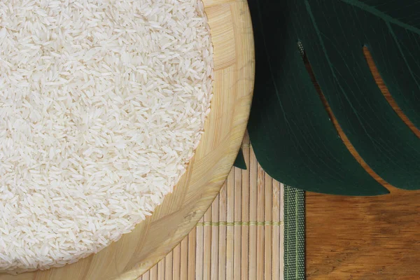 Bowl Uncooked White Rice Leaf Bamboo Mat — Stock Photo, Image