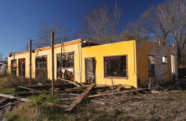 Edificio Amarillo Destruido Por Fuego — Foto de Stock