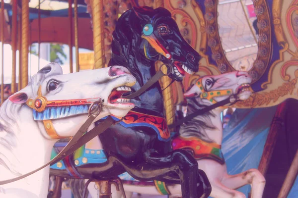 Carousel Άλογα Στο Αγροτικό Καρναβάλι Στο Ανατολικό Τέξας — Φωτογραφία Αρχείου