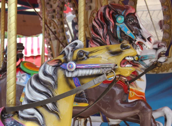 Carousel Άλογα Στο Αγροτικό Καρναβάλι Στο Ανατολικό Τέξας — Φωτογραφία Αρχείου