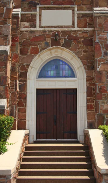 Kleine Kirche Mit Offener Tür Aus Nächster Nähe — Stockfoto