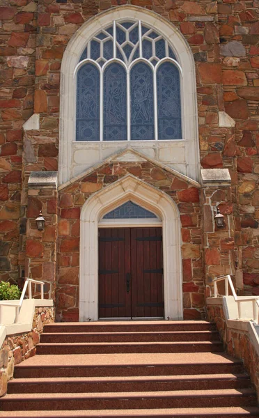 Kleine Kirche Mit Offener Tür Aus Nächster Nähe — Stockfoto