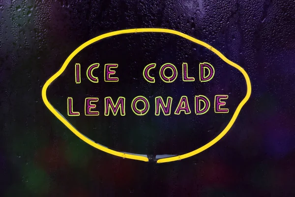 Ice Cold Limonade Neon Bejelentkezés Esőablak — Stock Fotó