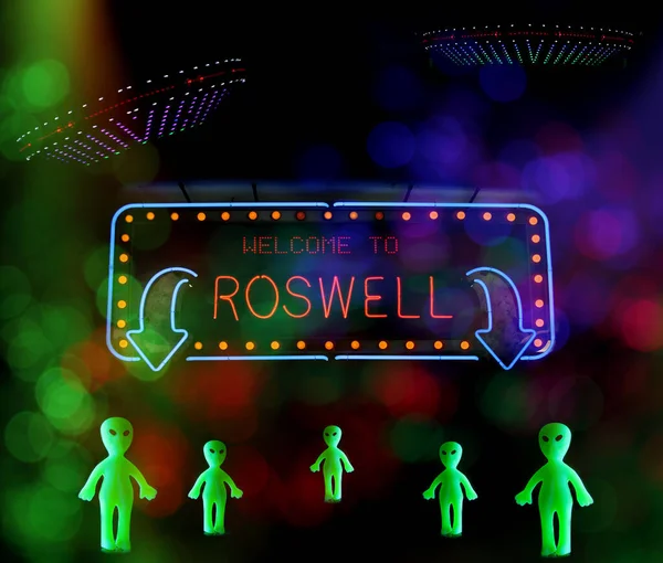 Willkommen Bei Roswell Zeichen Mit Ufo Und Aliens — Stockfoto