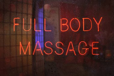 Pencere Asya Masajında Vintage Neon İşareti