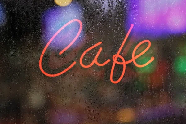 Islak Pencerede Retro Cafe işareti