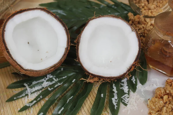 Kokosnuss Und Müsli Mit Getrockneten Ananas Und Mandeln — Stockfoto