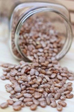 Pinto Fasulyeleri Mutfak Masasına Döküldü