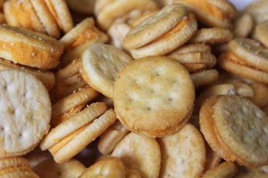 Peynirli kraker. Kapatın.