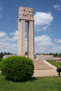 New London, TX Cenotaph 18 Mart 1937 'de New London Texas' ta 300 'den fazla çocuk ve öğretmenin öldüğü New London okul patlamasının anısına