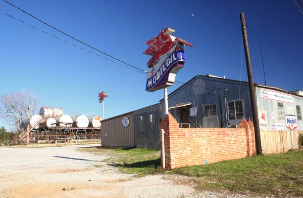 Jacksonville Vintage Mobil Oil Sign Покинутій Основній Нафтовій Станції Джексонвіллі — стокове фото