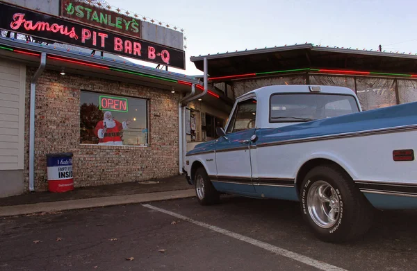 Tyler Texas Dezembro 2017 Caminhão Estacionado Fora Famoso Bar Stanley — Fotografia de Stock