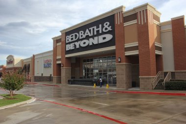 Tyler, TX - 7 Ekim 2018: Bed Bath and Beyond perakende mağazası Tyler TX 'te yağmurlu bir öğleden sonra