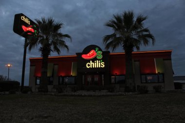 Tyler, TX - 25 Aralık 2018 - Chili 'nin günlük yemek zinciri restoranı Tyler, TX 323' te yer alıyor