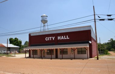 Cushing, TX: Cushing Belediye Binası Teksas 'ın kırsal kesimindeki Cushing, TX