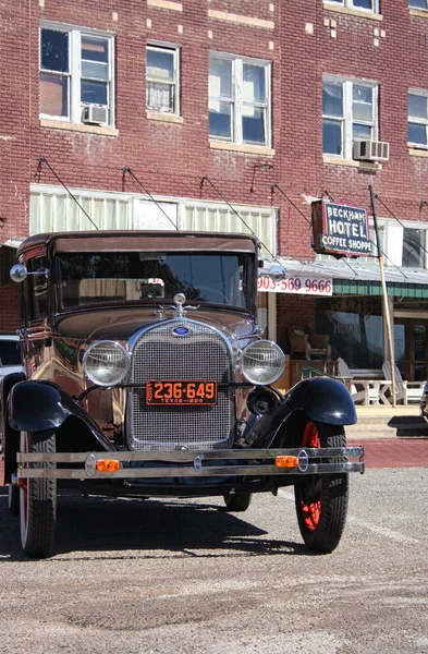Mineola Vintage Car Припаркований Біля Історичного Готелю Бекхем Центрі Мінеоли — стокове фото