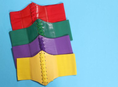 Mavi Arkaplanda Retro Korse Kemeri Koleksiyonu