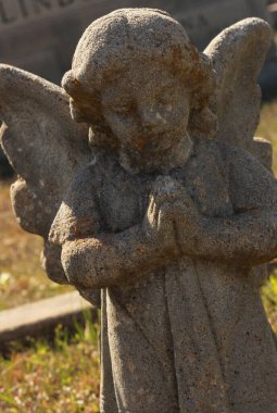 Doğu Teksas kırsalındaki Tarihi Mezarlıkta Ürkütücü Heykel