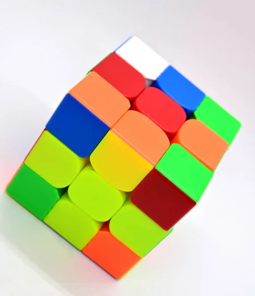 Cubo Rubik Isolado Sobre Fundo Branco Vista Superior — Fotografia de Stock