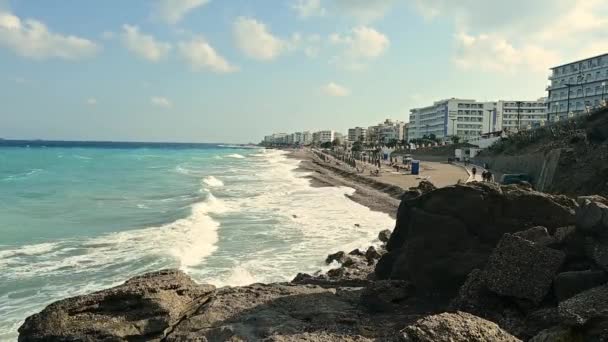 Rodos Grecja Wrzesień 2021 Nagranie Pokazuje Fale Miażdżące Plaży Kanaris — Wideo stockowe
