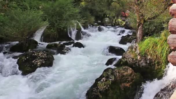 Kaskade Wasserfall auf Krupa na vrbasu — Stockvideo