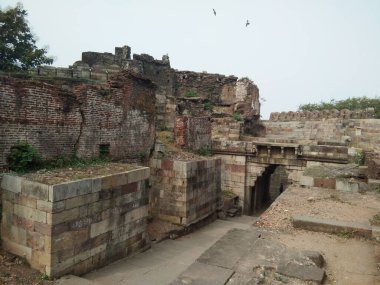 Pavagad 'dan eski saray Champaner Gujarat Hindistan