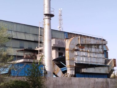 Sanayi fabrikası ve bacası