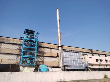 Sanayi fabrikası ve bacası