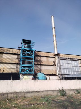 Sanayi fabrikası ve bacası