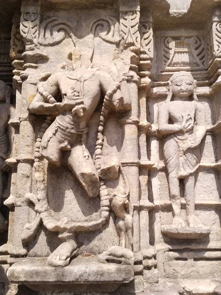 来自Khajuraho庙宇的古老印度教神像 — 图库照片