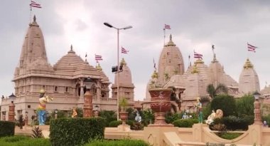 Güzel Hindu Swaminarayan tapınağı Nilkanth dham poicha Gujarat Hindistan 'dan