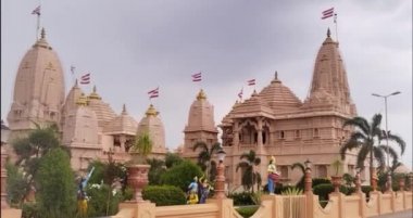 Güzel Hindu Swaminarayan tapınağı Nilkanth dham poicha Gujarat Hindistan 'dan
