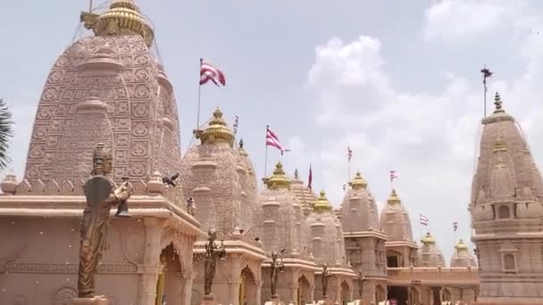 インドのニルカンス ポチャ グジャラート州のスワマラヤン寺院 — ストック動画