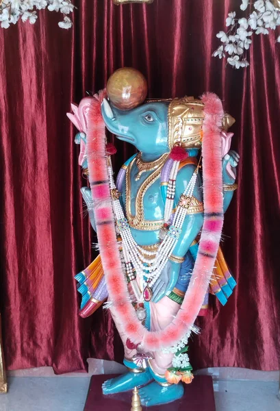 Hinduski Bóg Krishna Posąg Nilkanth Dham Poicha Gujarat Indie — Zdjęcie stockowe