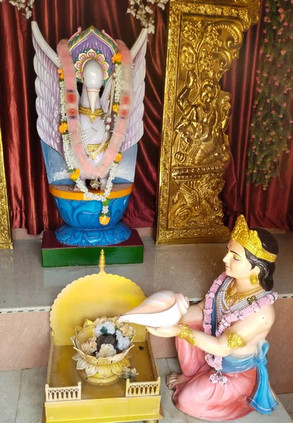 Hindu Jumala Krishna Patsas Nilkanth Dham Poicha Gujarat Intia — kuvapankkivalokuva